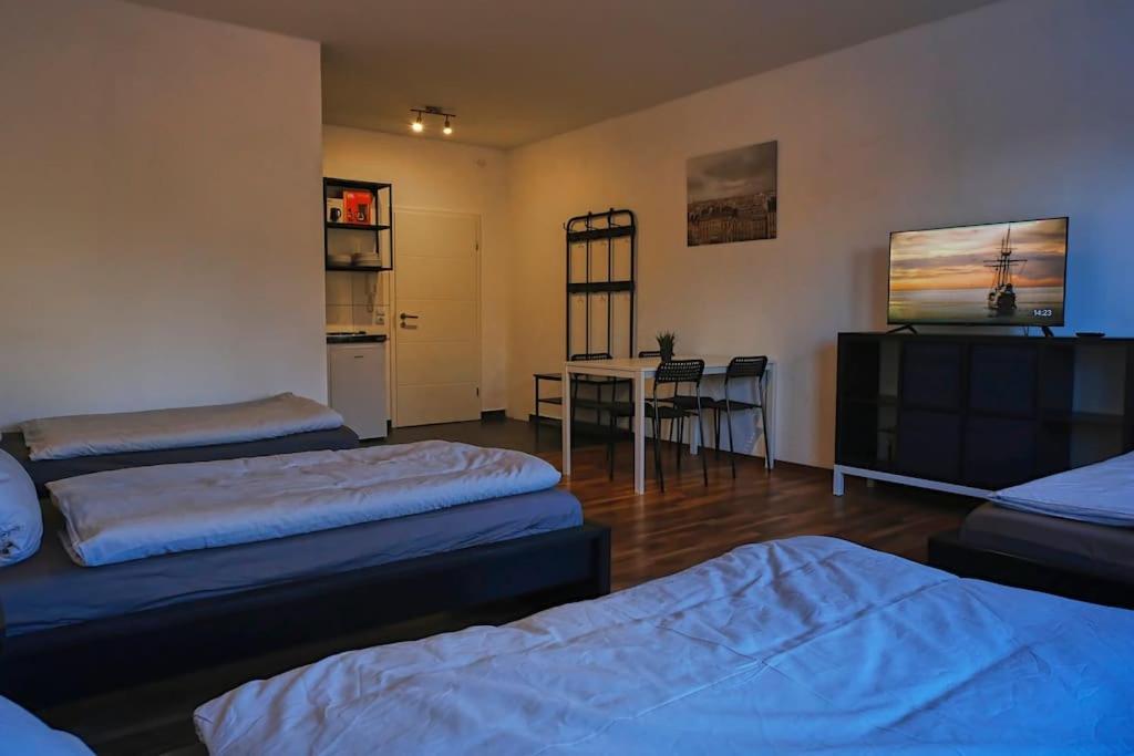 Schoene 4-Bettzimmer Wohnung In 첼레 외부 사진
