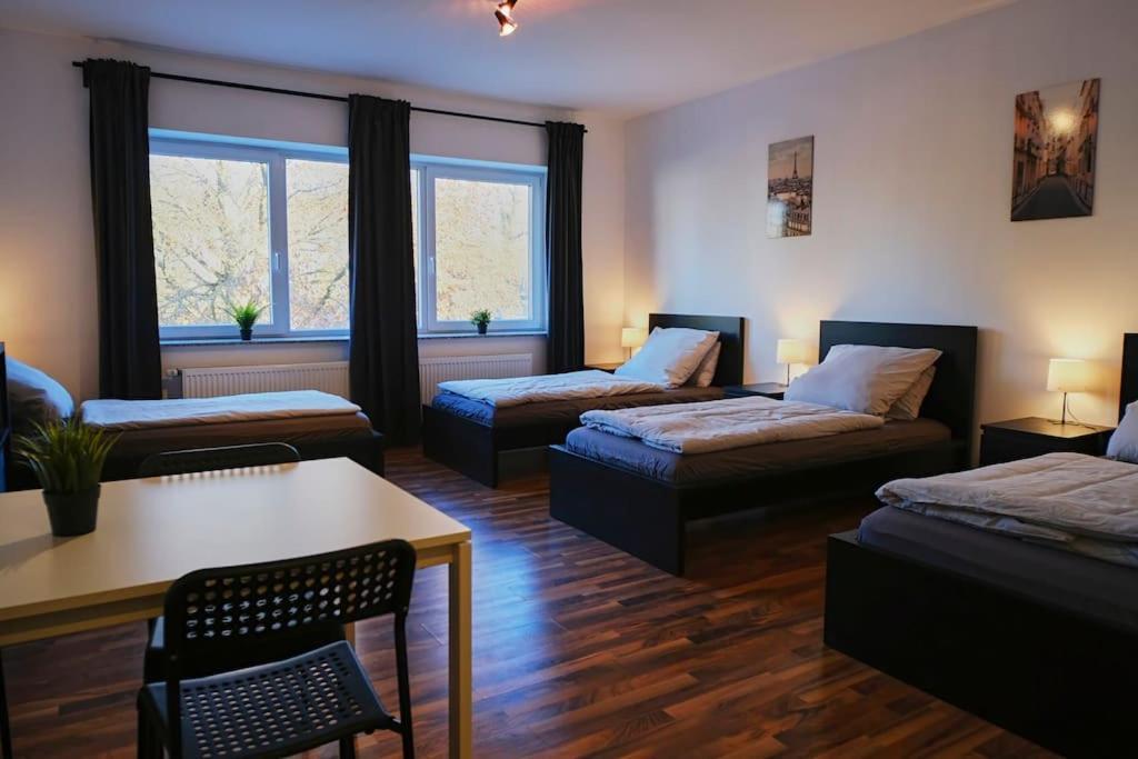 Schoene 4-Bettzimmer Wohnung In 첼레 외부 사진